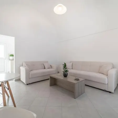 Yann House Imerovigli (Santorini)